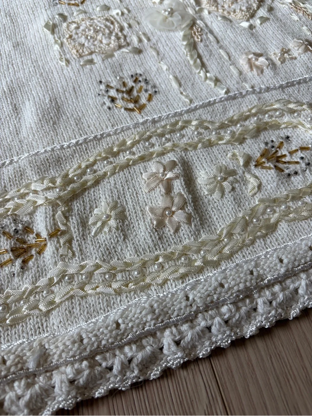 Vintage Heirloom Collectibles Cream Embroidered Women’s Sweater